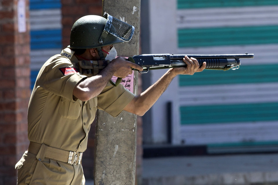 pelletgunsusedagainstkashmirsstonepelterstoguardsbioffices